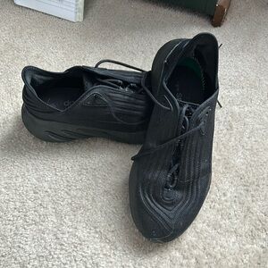 Adidas Men’s Sneakers. Great condition. Size 10.